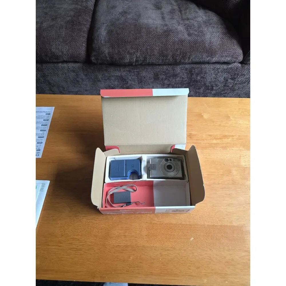 Canon PowerShot ELPH S330 2.0MP Digital Camera, Box, Manuals, No Battery - NICE!